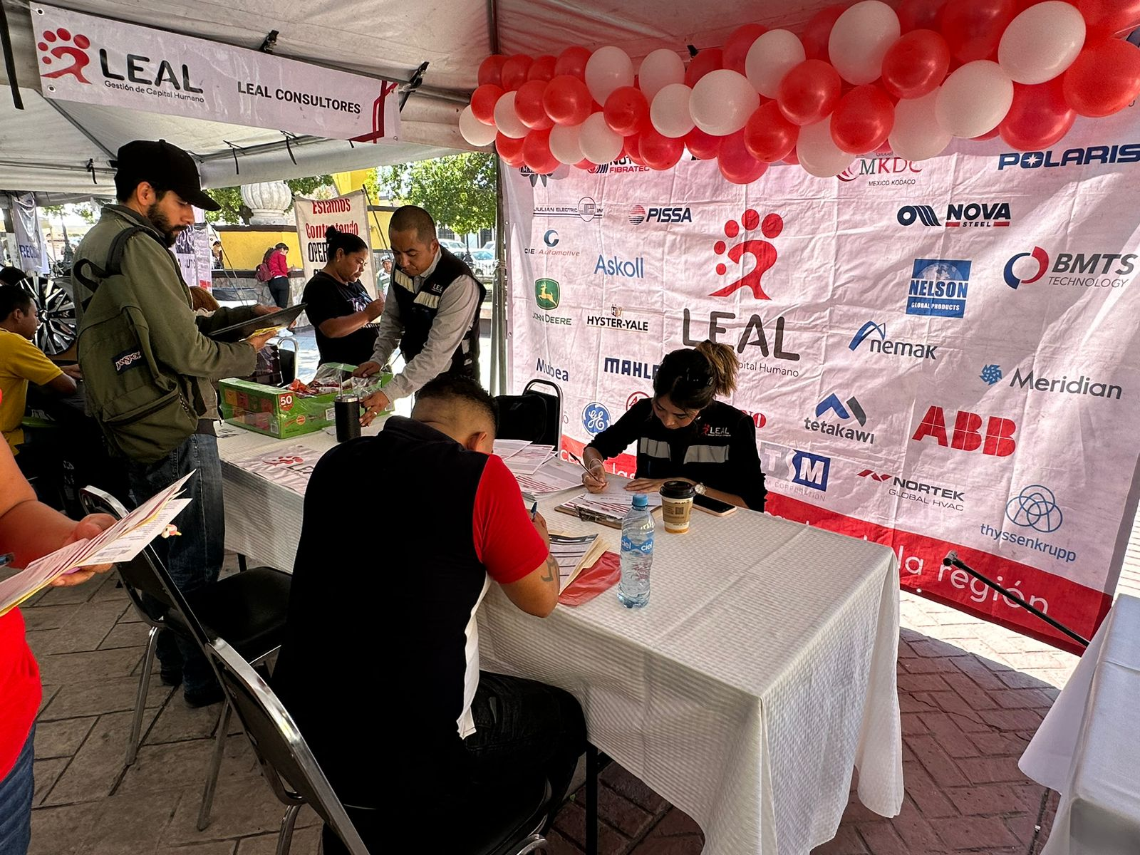 OFRECEN MÁS DE 2 MIL 700 VACANTES EN FERIA DEL EMPLEO  EN RAMOS ARIZPE