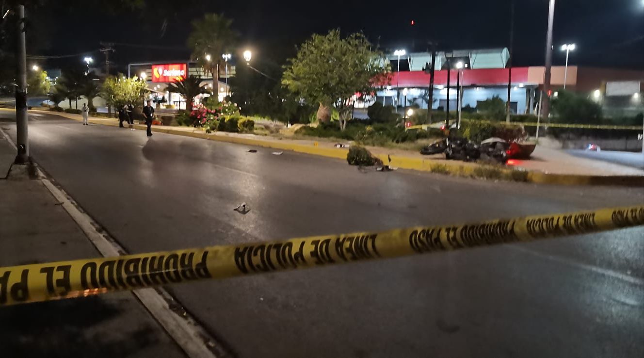 Tras aparatoso accidente muere joven motociclista