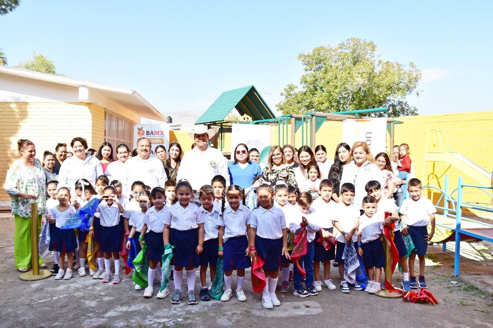 Entregan juegos infantiles a Preescolar en 4 Ciénegas