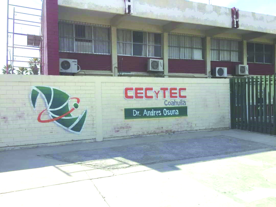 Se ampara profesor; es acusado de acoso