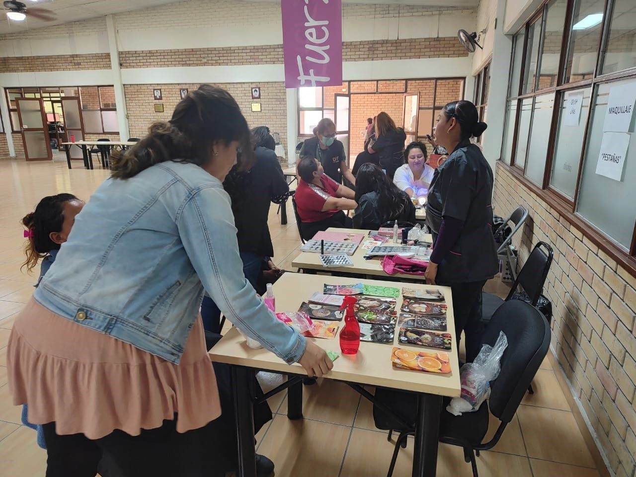Realizan brigada con familias de pacientes del CREE Saltillo