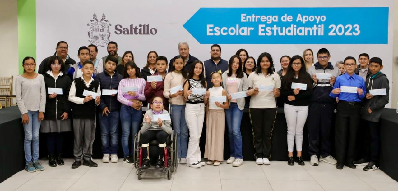 Entrega Saltillo más apoyos escolares