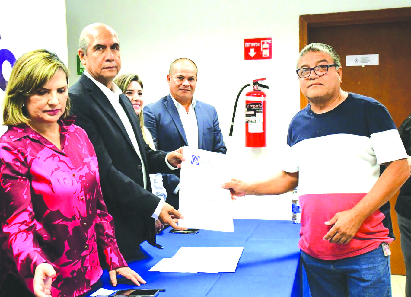 Dan certeza jurídica; entregan testamentos
