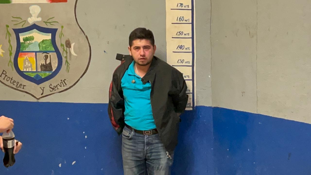 Burla filtro, provoca persecución… y cae