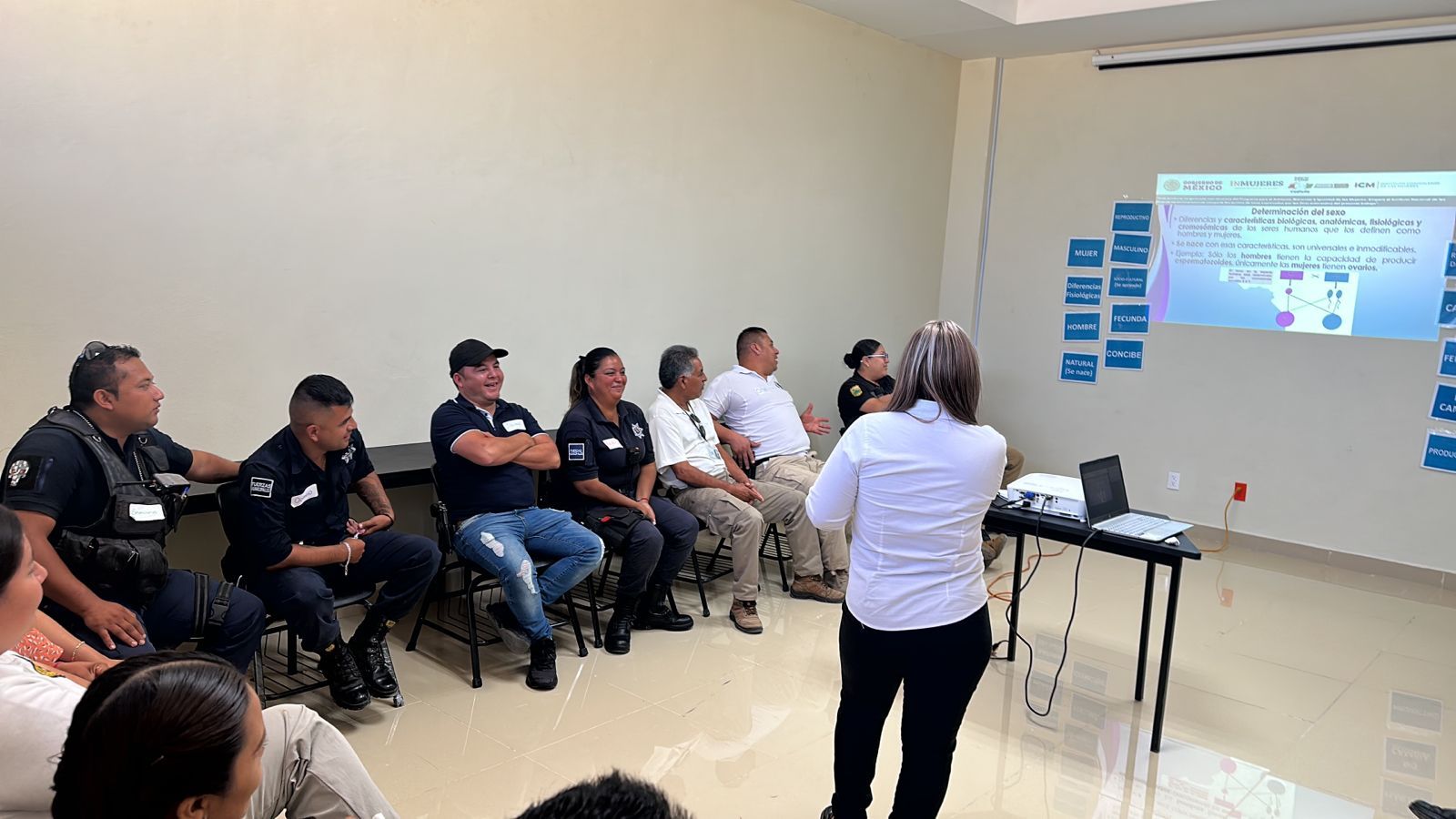 Brindan Taller a policías de Abasolo y Castaños