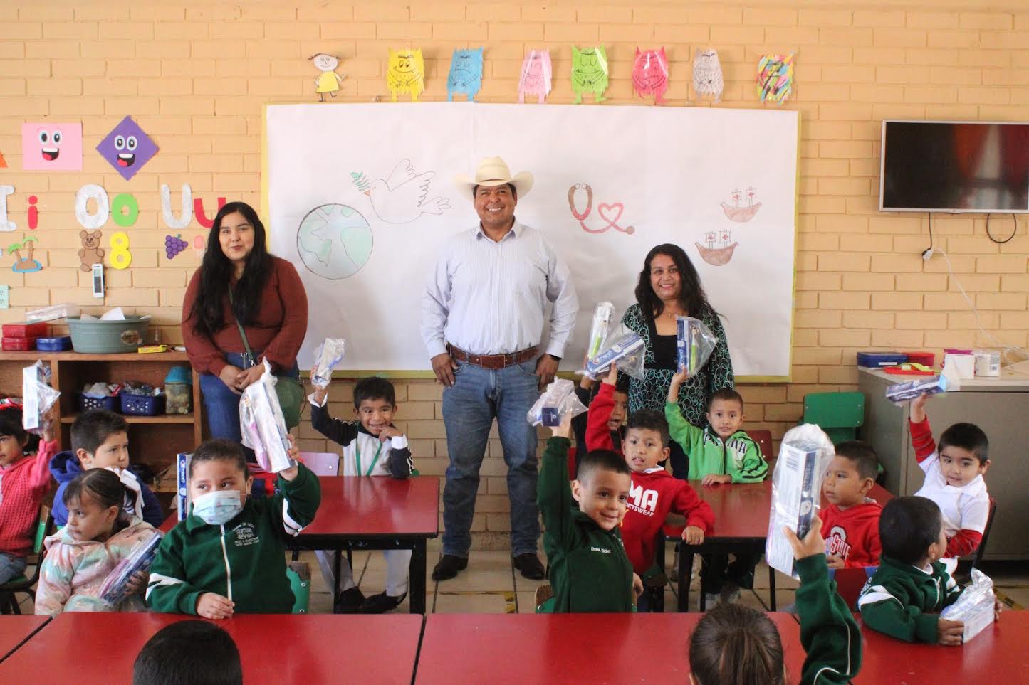 Visita Alcalde de 4C escuelas de preescolar