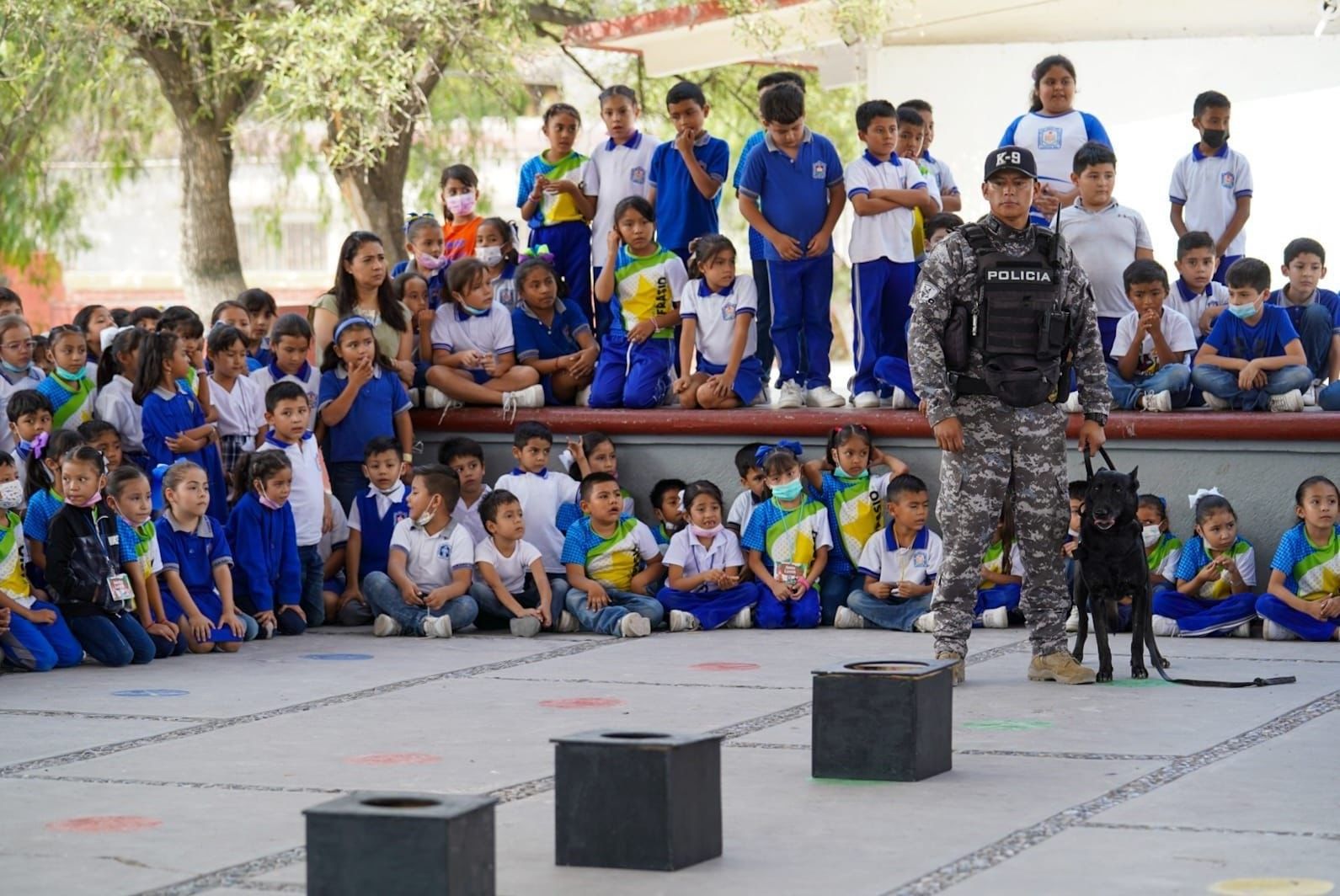 Continúan recorridos de K9 en escuelas de Ramos Arizpe