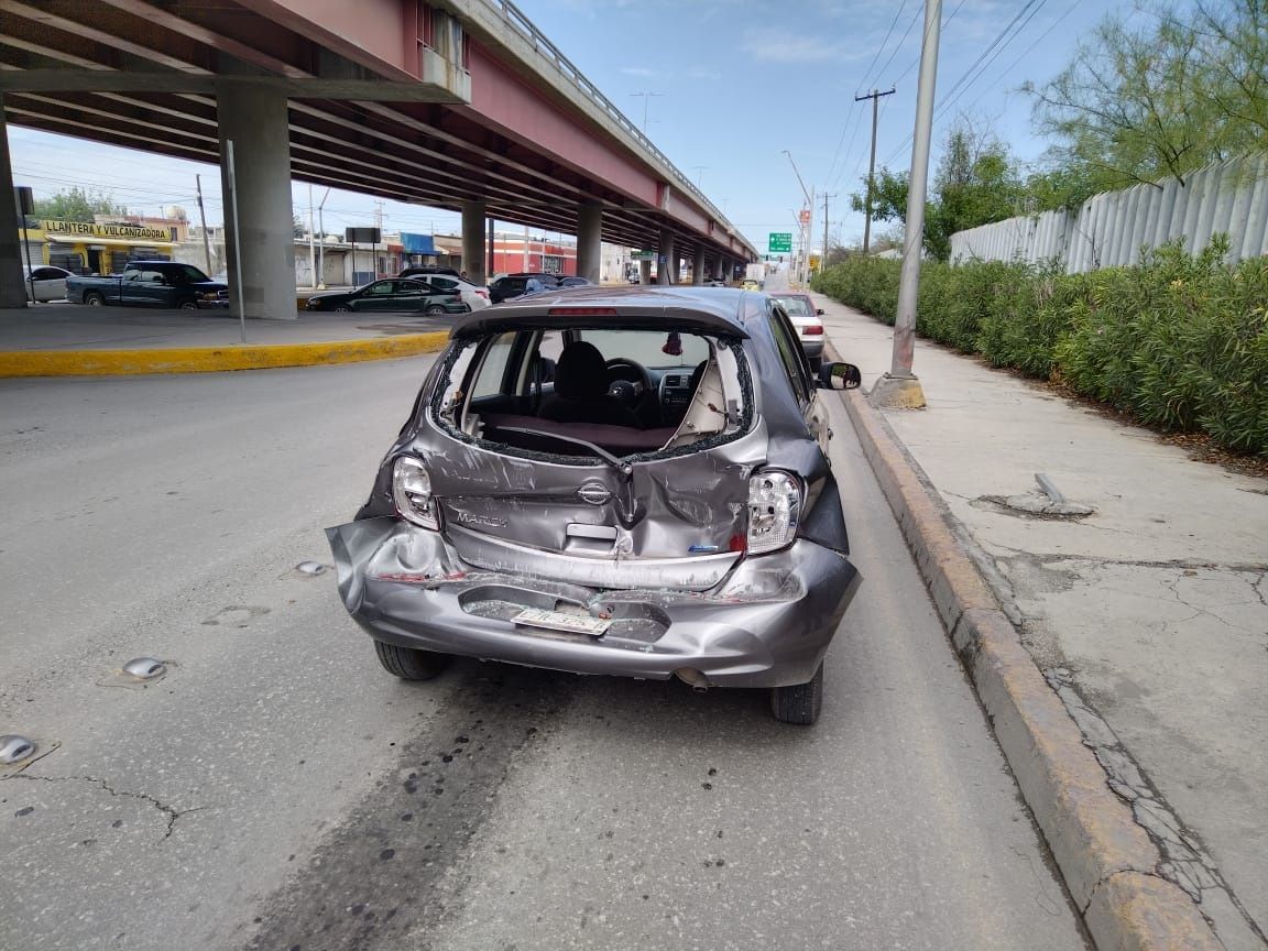 Choca unidad de transporte auto