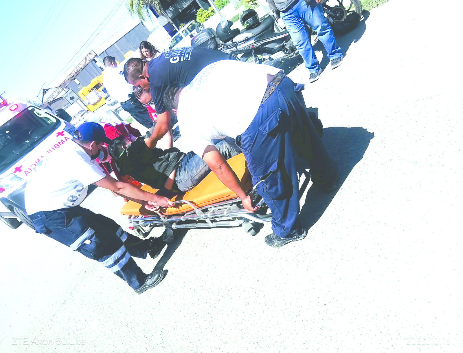 Lesionadas dos mujeres; derrapan en motocicleta