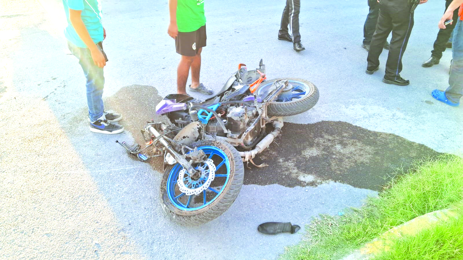 Graves dos jóvenes, tras accidente en moto