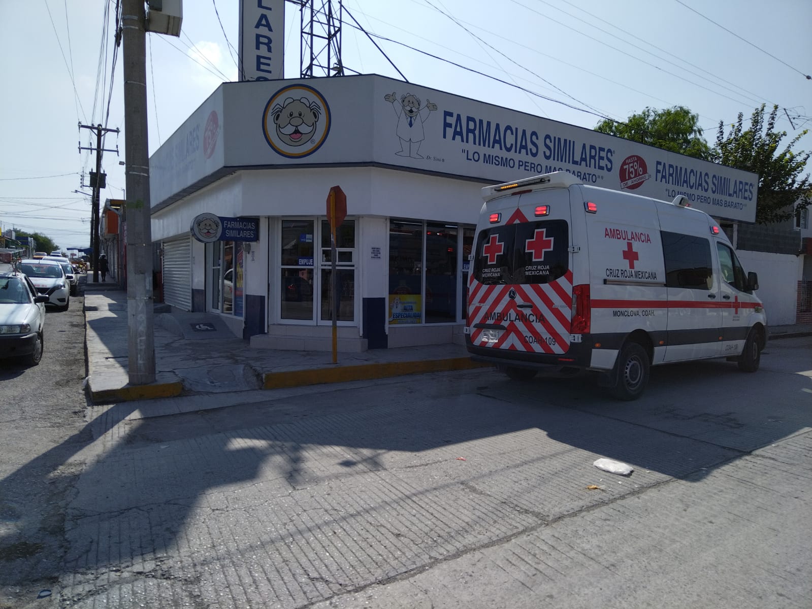 Empleada evita robo a farmacia