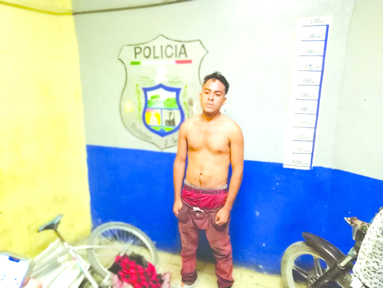 Duerme en la cárcel, joven adicto al resistol
