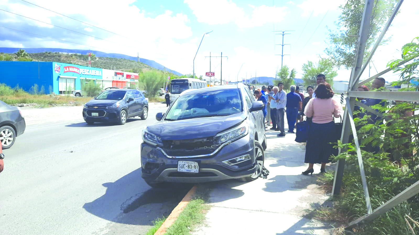 Despistado taxista se estampa contra Honda