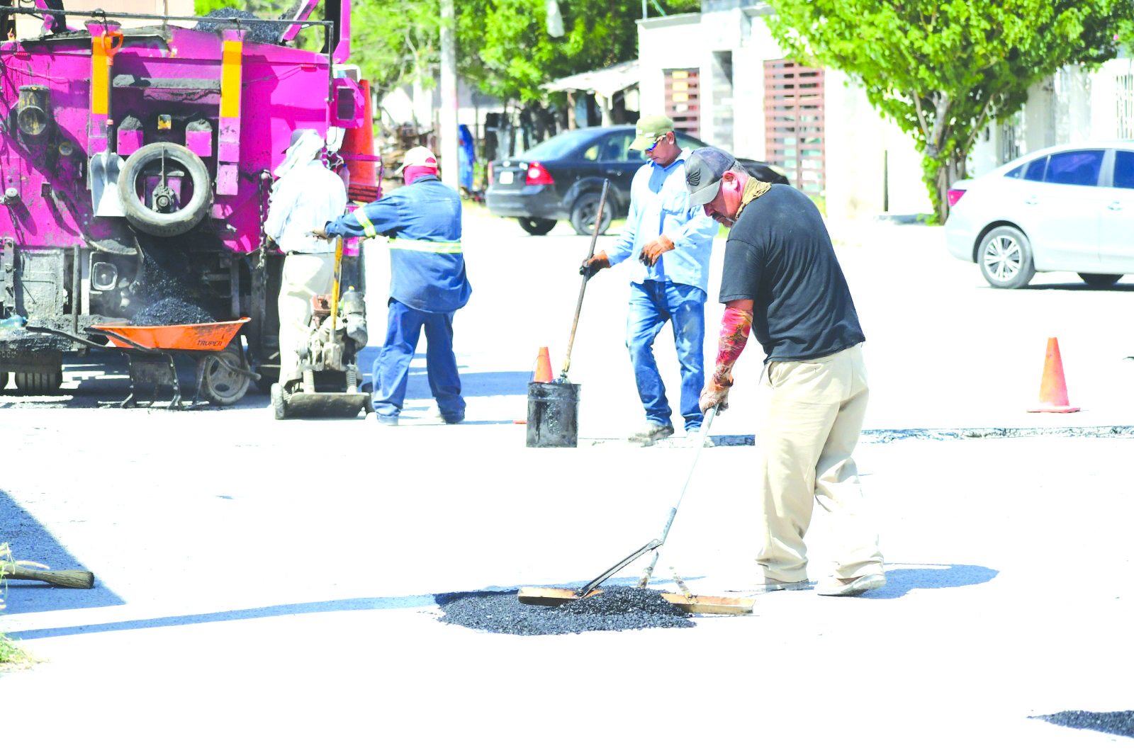 Responde alcalde a solicitudes de bacheo