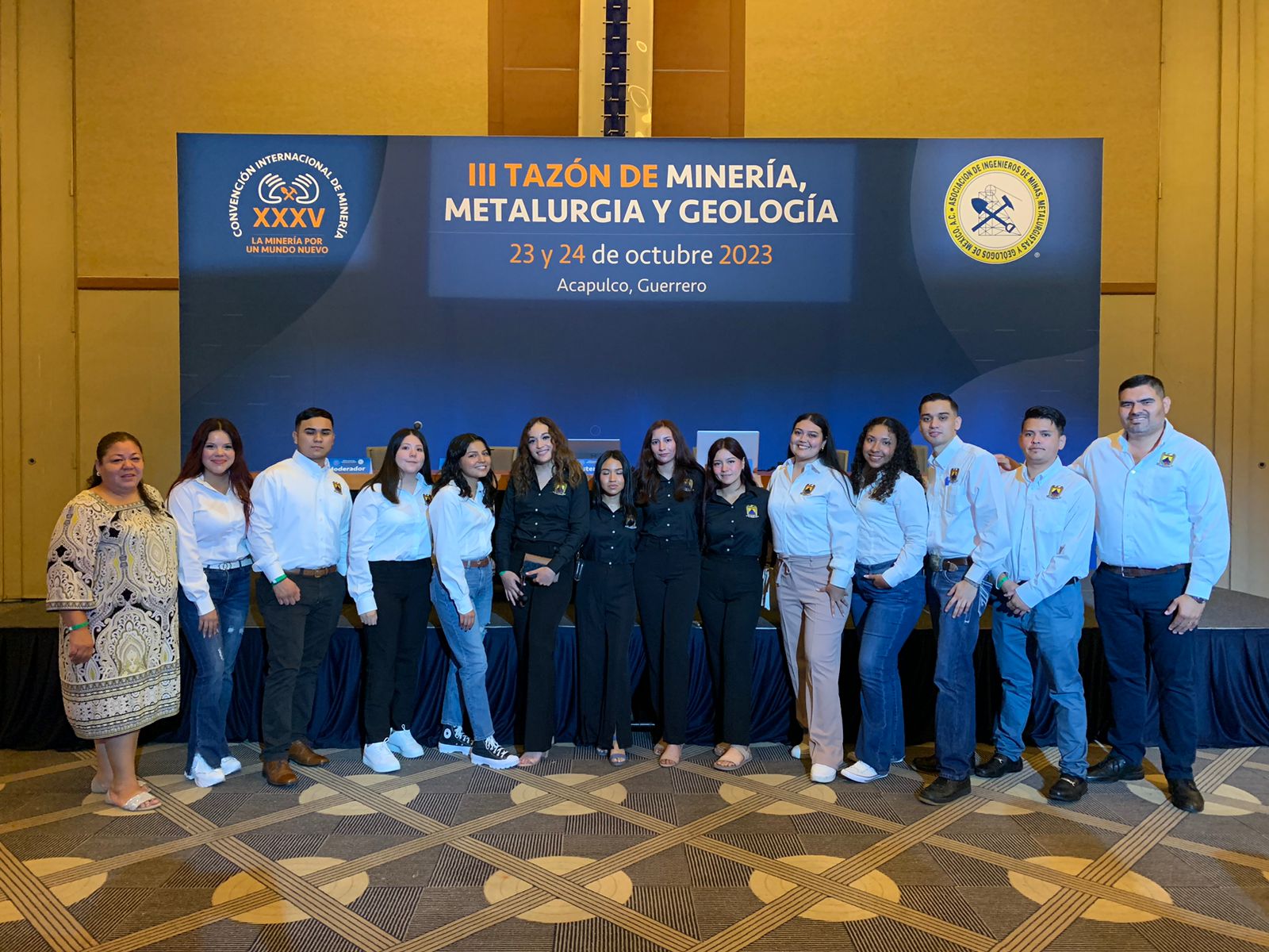 Varados en Acapulco por el Huracán Otis Sanos y salvos 13 alumnos de Rosita.