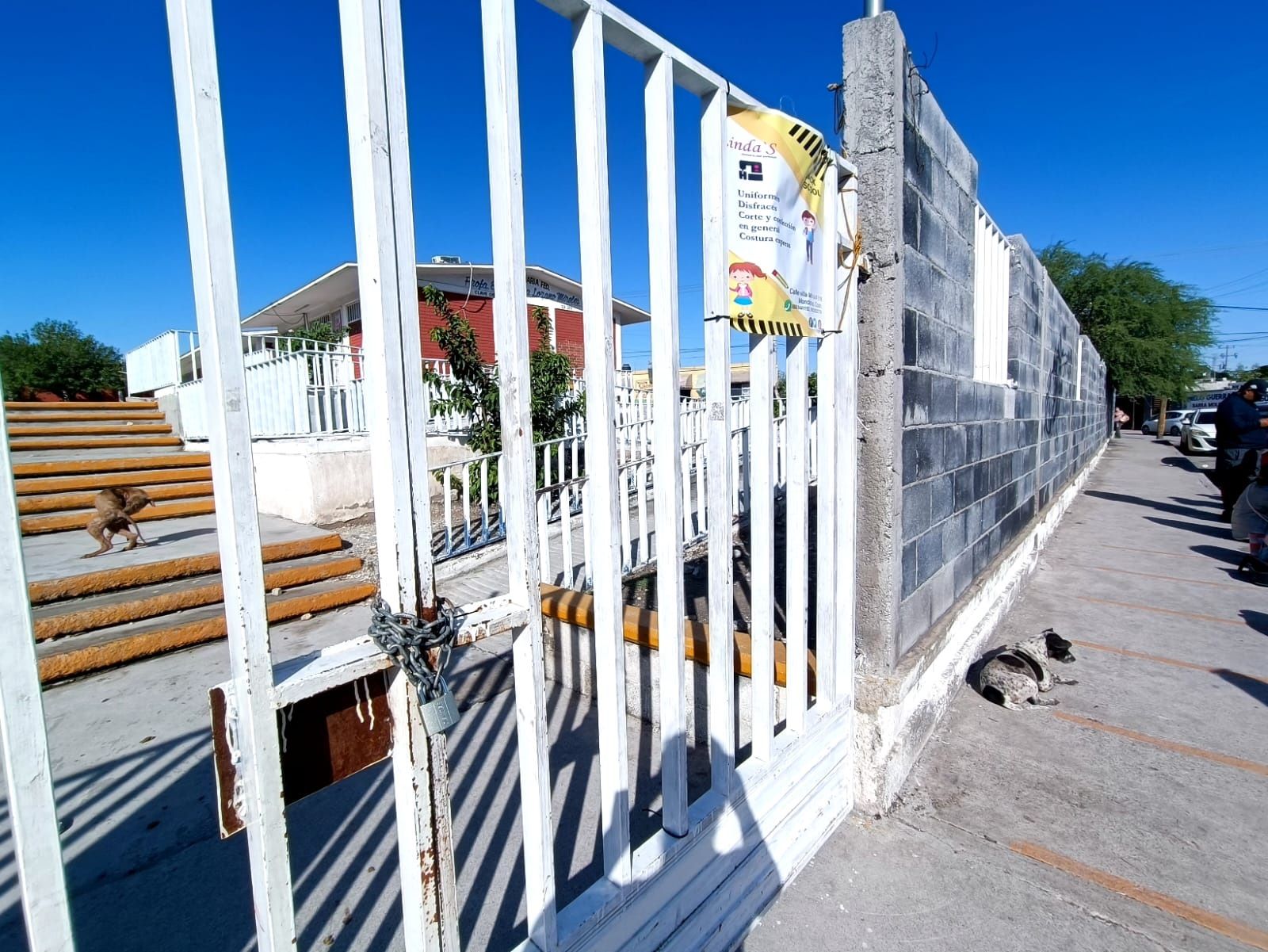 Permanece cerrada primaria de Colinas