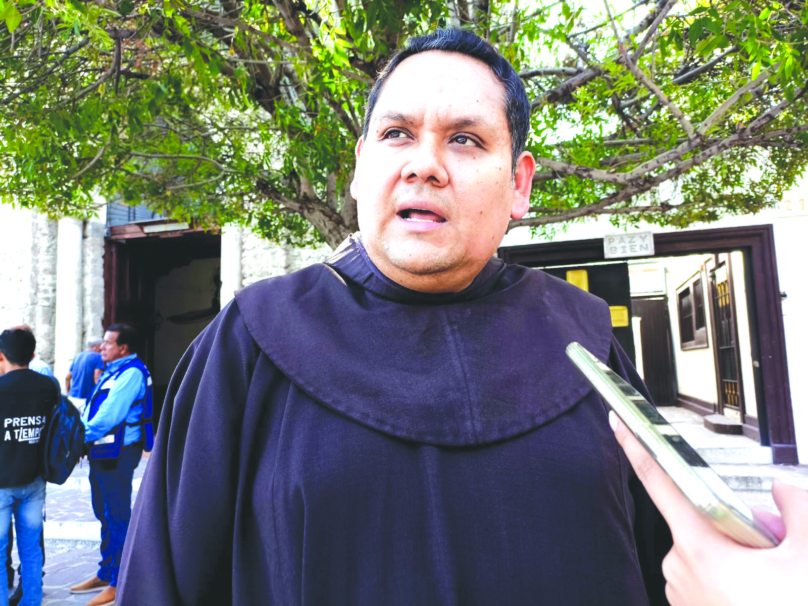 Acerca crisis a más personas a la iglesia