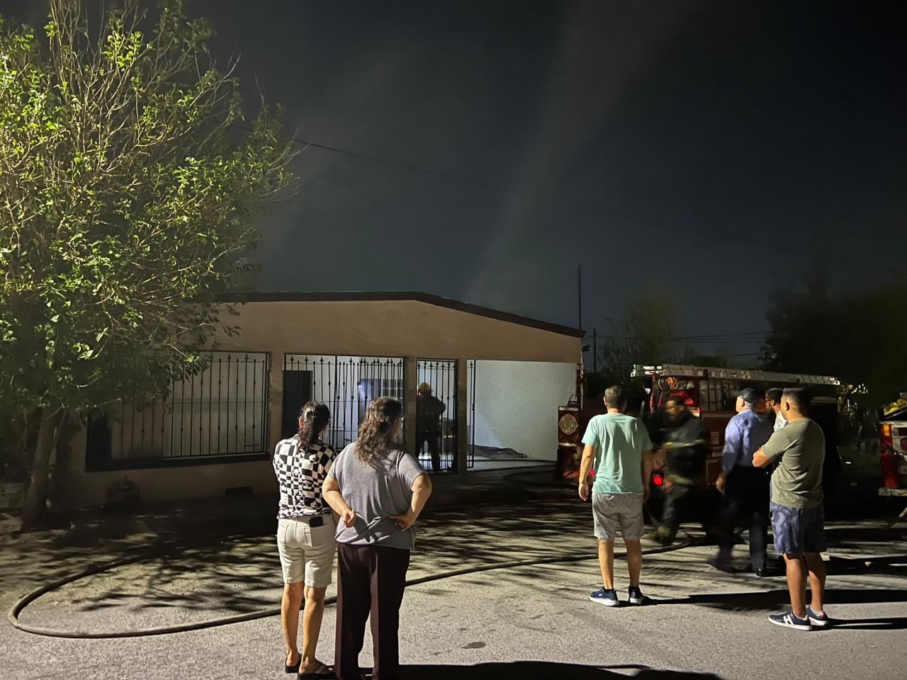 Ratero asalta y quema vivienda
