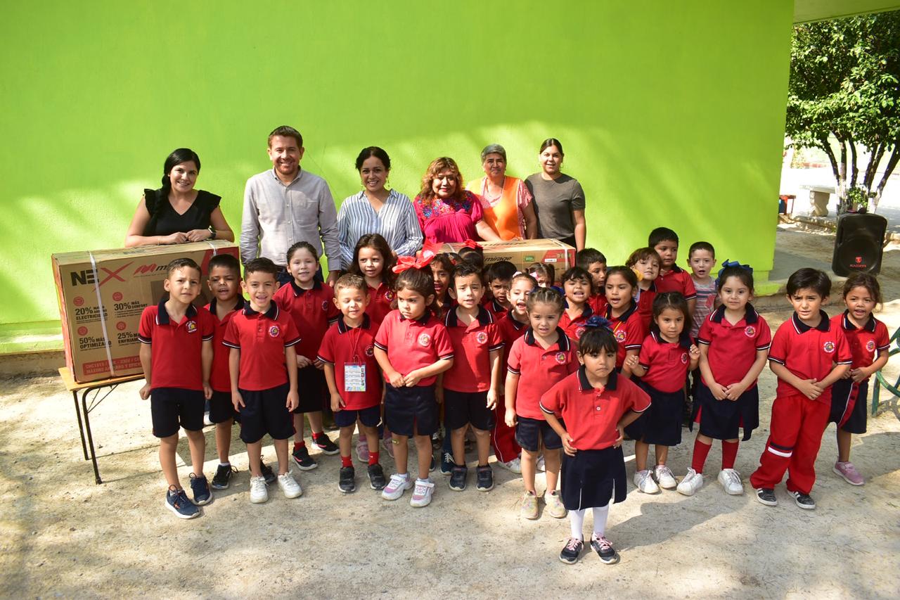 Entrega minisplit a Jardín de Niños