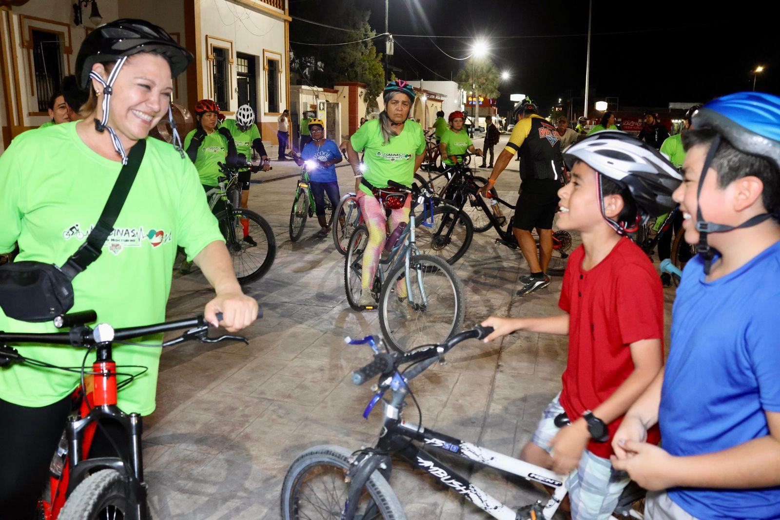 Une a familias sabinenses jueves de paseo nocturno