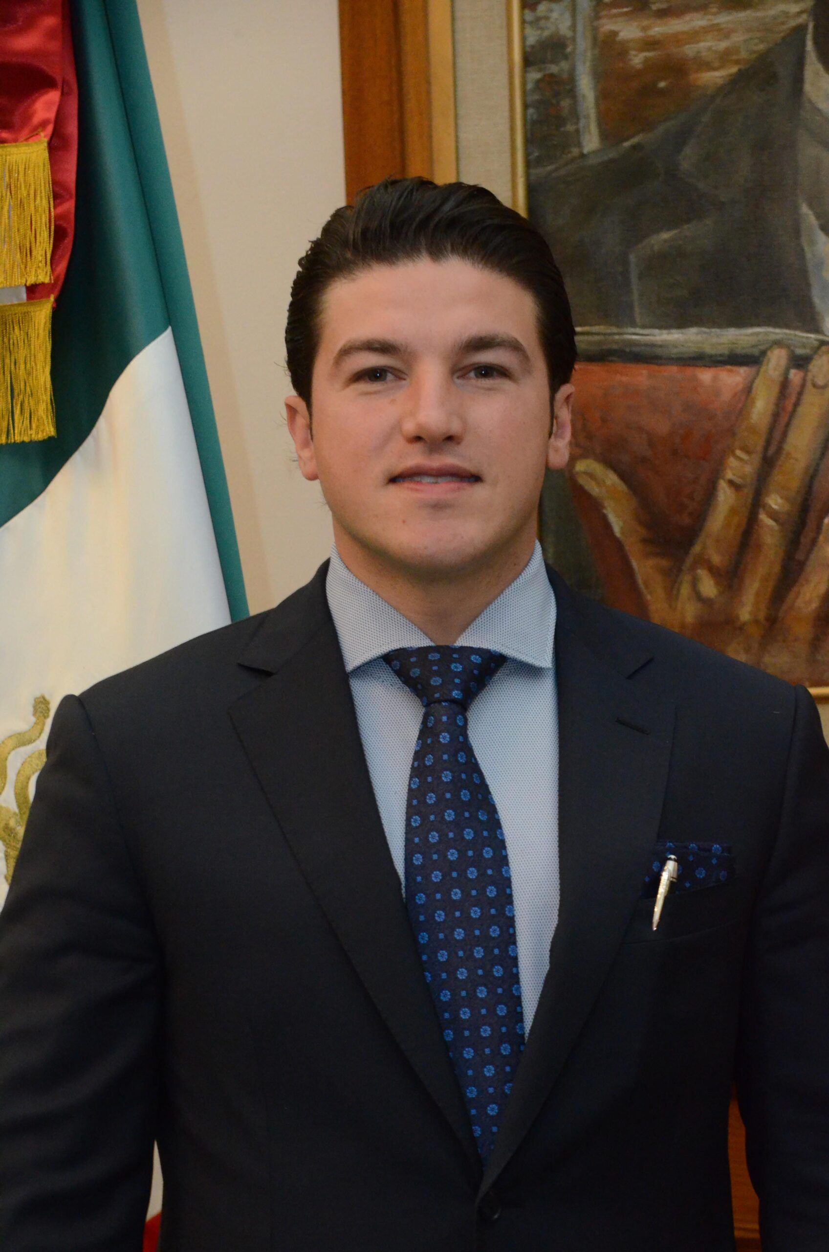Pide licencia para buscar candidatura a la presidencia
