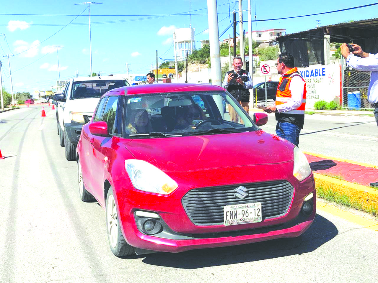 Ofrecen placas falsas a través de Internet