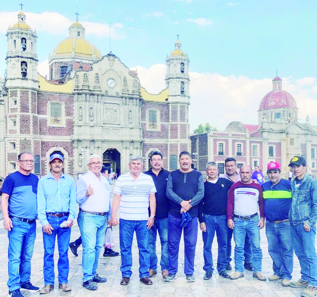 Oran en la Basílica obreros de AHMSA