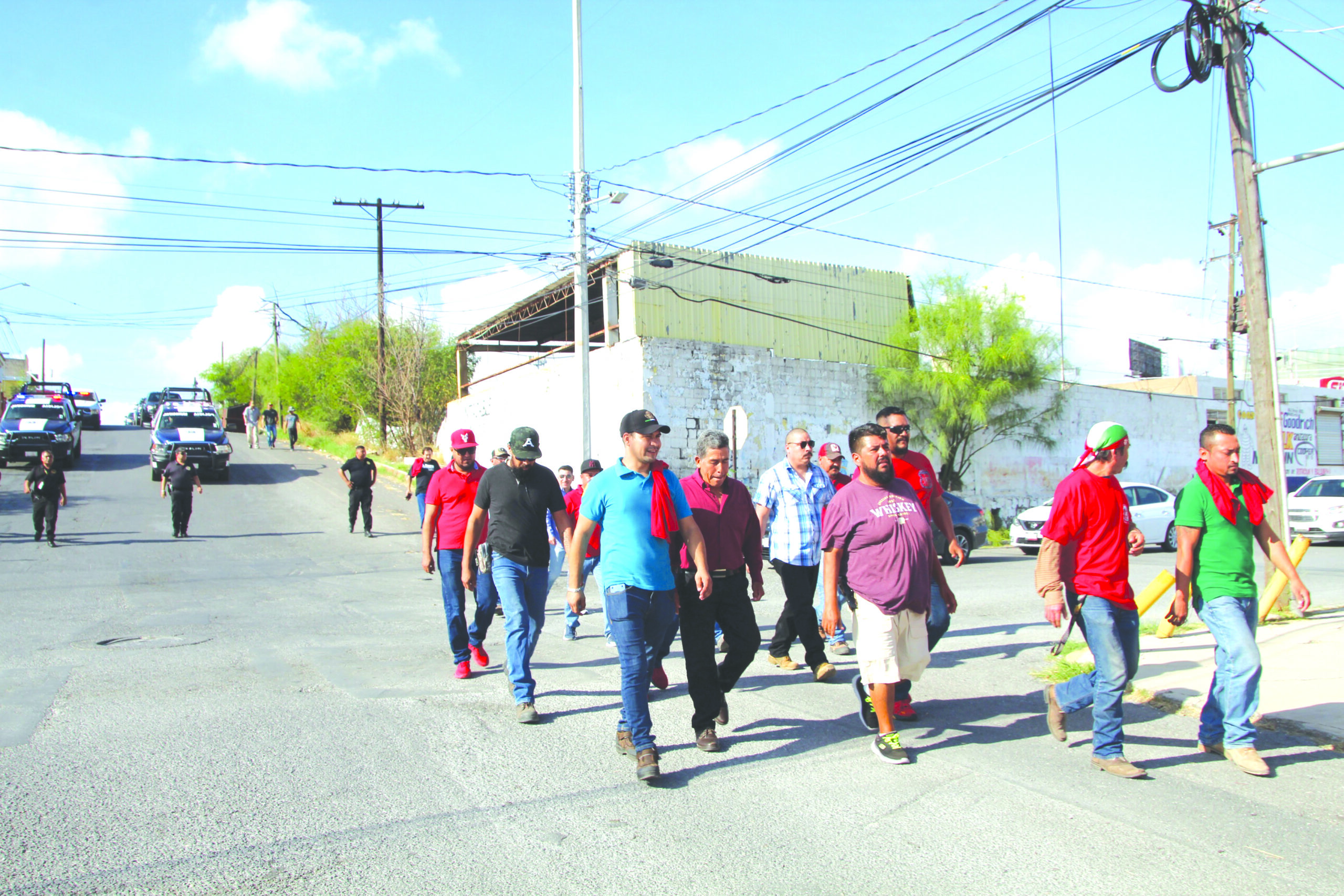 … Faltan a su palabra; marchan por las calles