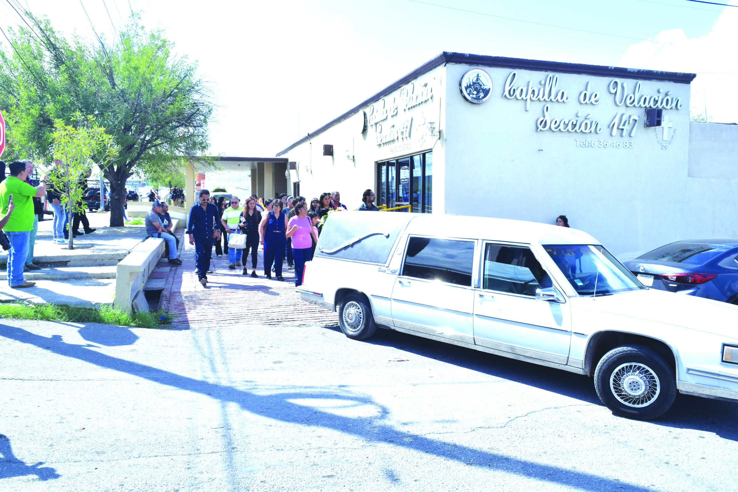 INTENTAN “NAPITOS” TOMAR FUNERARIA PESE A VELORIO