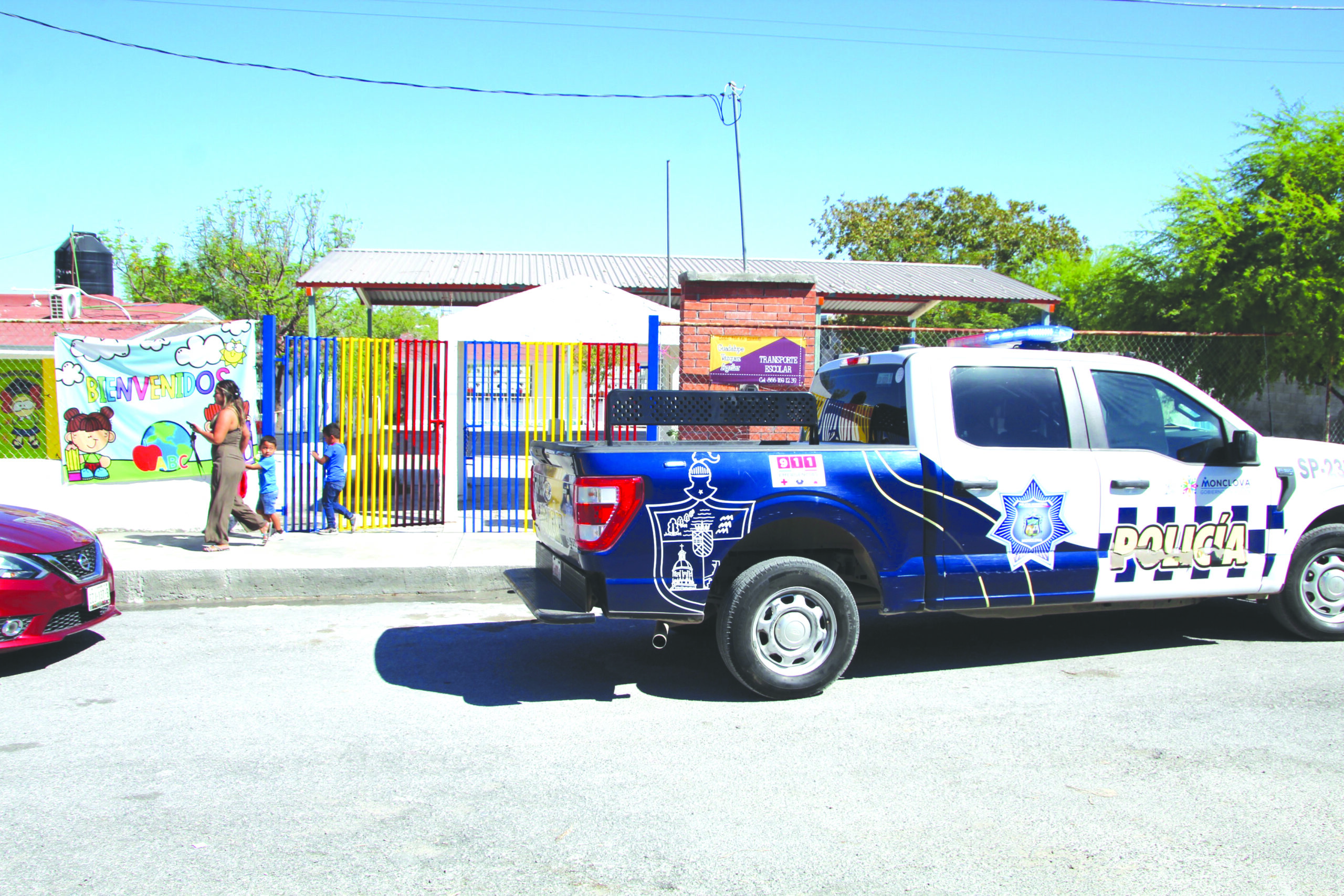 Desaloja PC escuelas; pánico por olor a gas