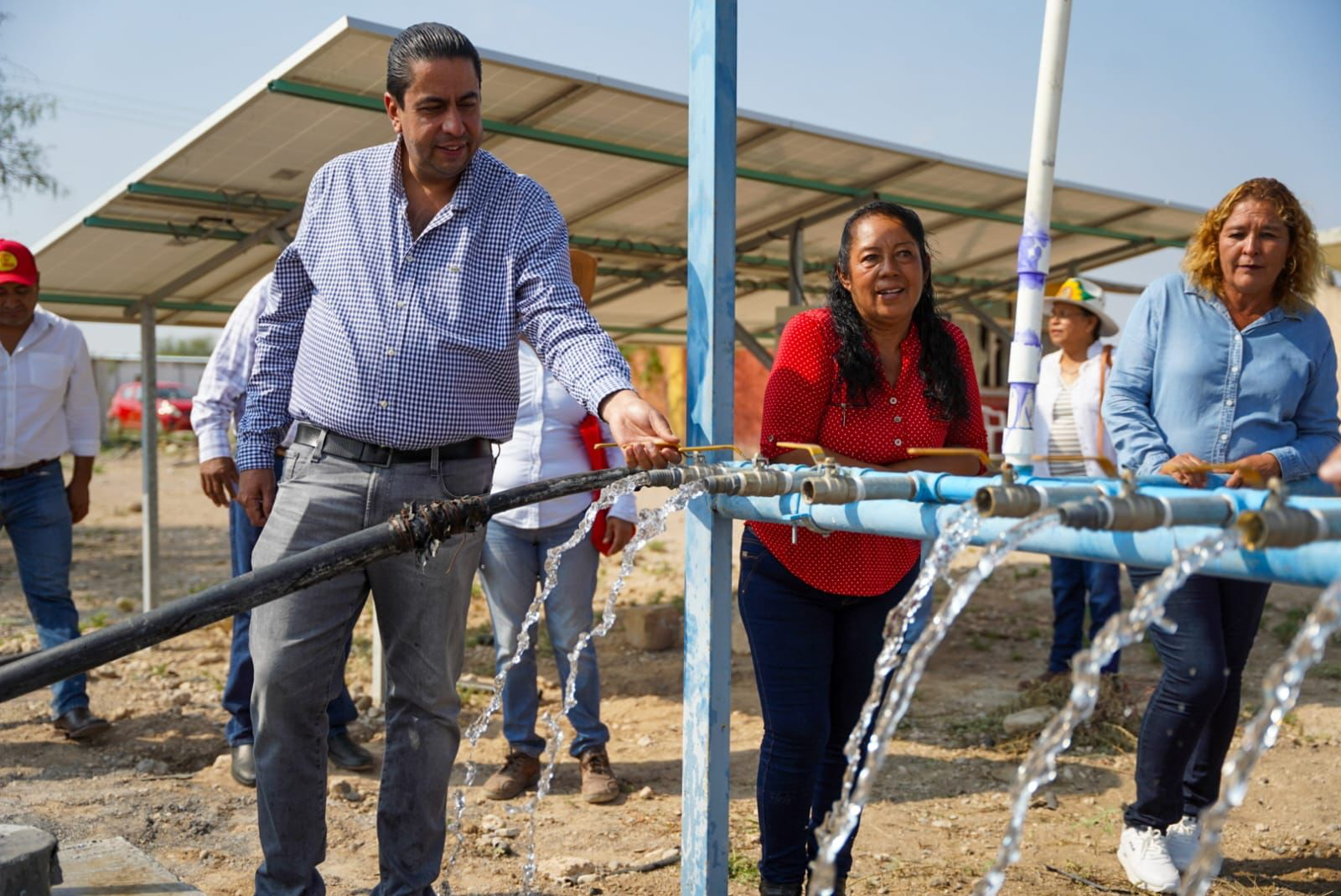 ENTREGA CHEMA MORALES OBRAS DE AGUA POTABLE EN EL EJIDO SAN MIGUEL