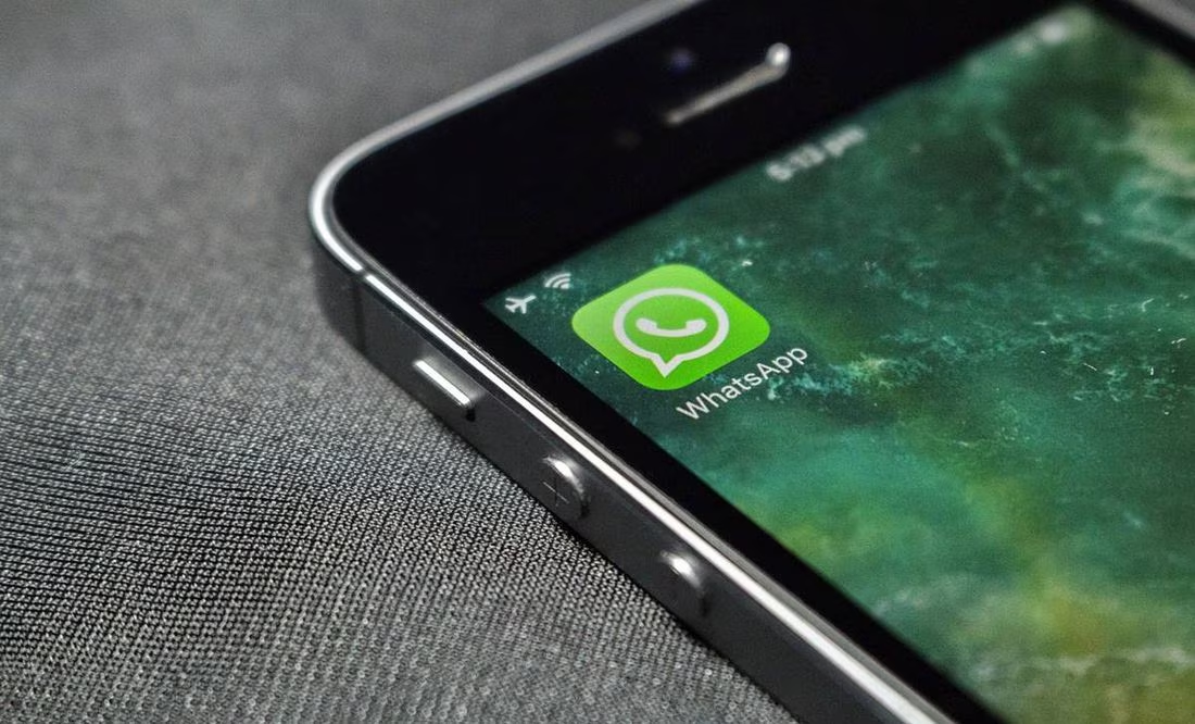 Por qué debes activar el modo oscuro de WhatsApp