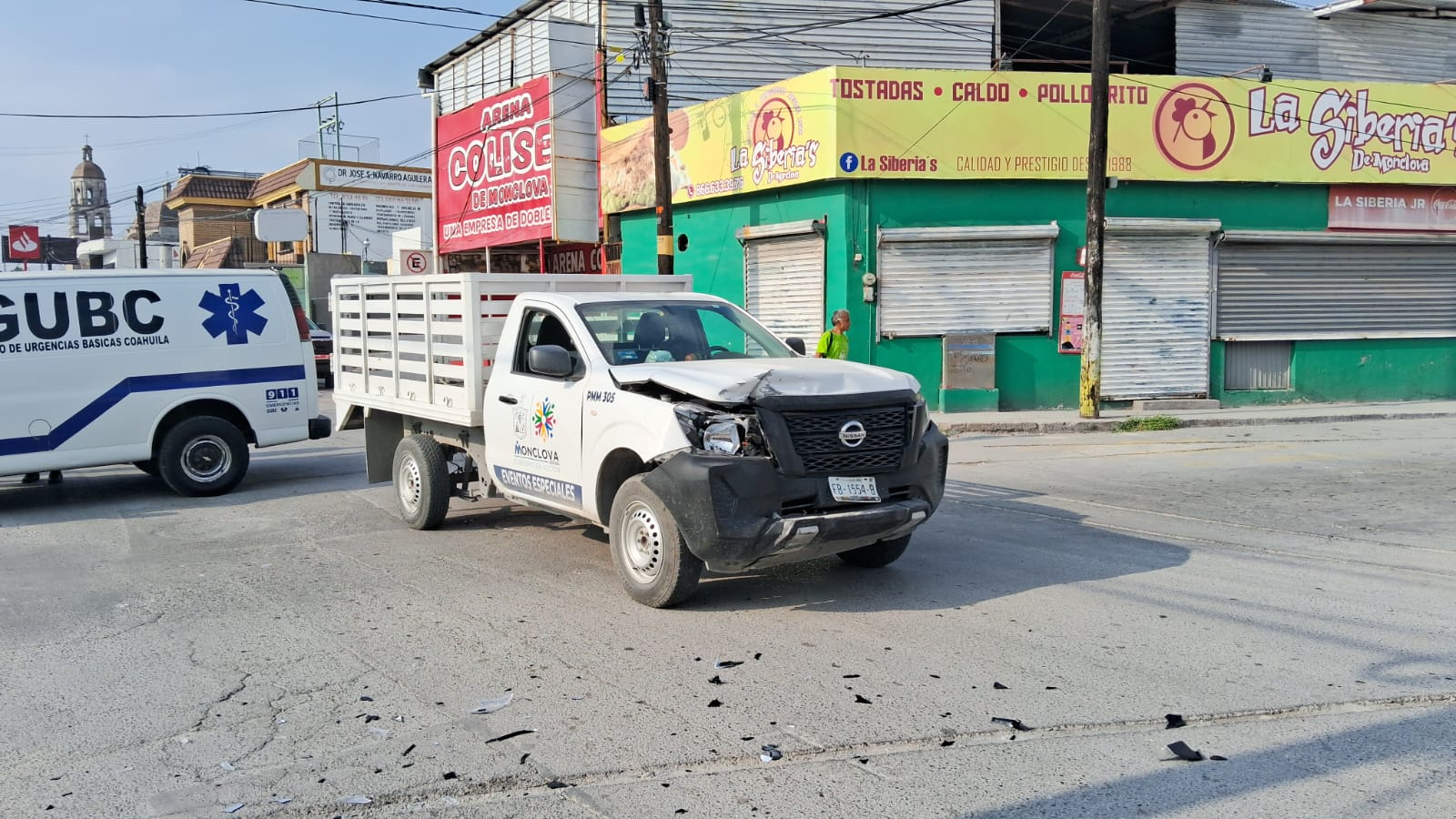 Segundo choque causa empleado del municipio