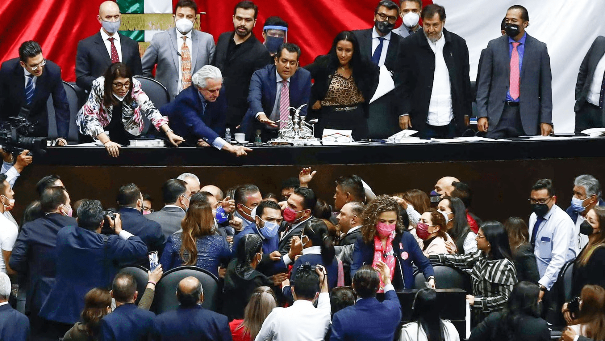 Legisladores despiertan pleito por el Fonden