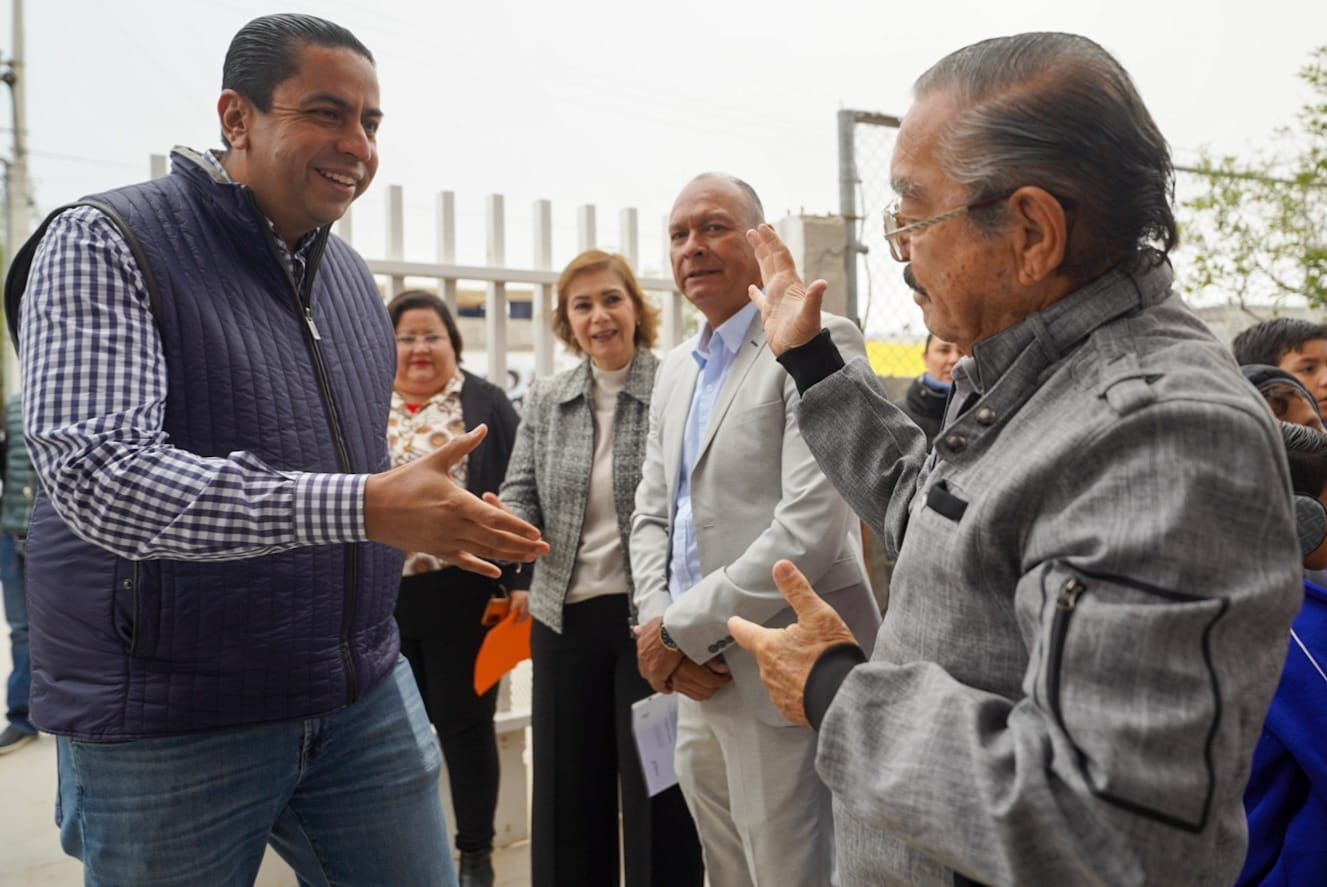 ENTREGA CHEMA MORALES APOYOS PARA MÁS DE 800 ALUMNOS DE LA ESCUELA MAESTROS COAHUILENSES
