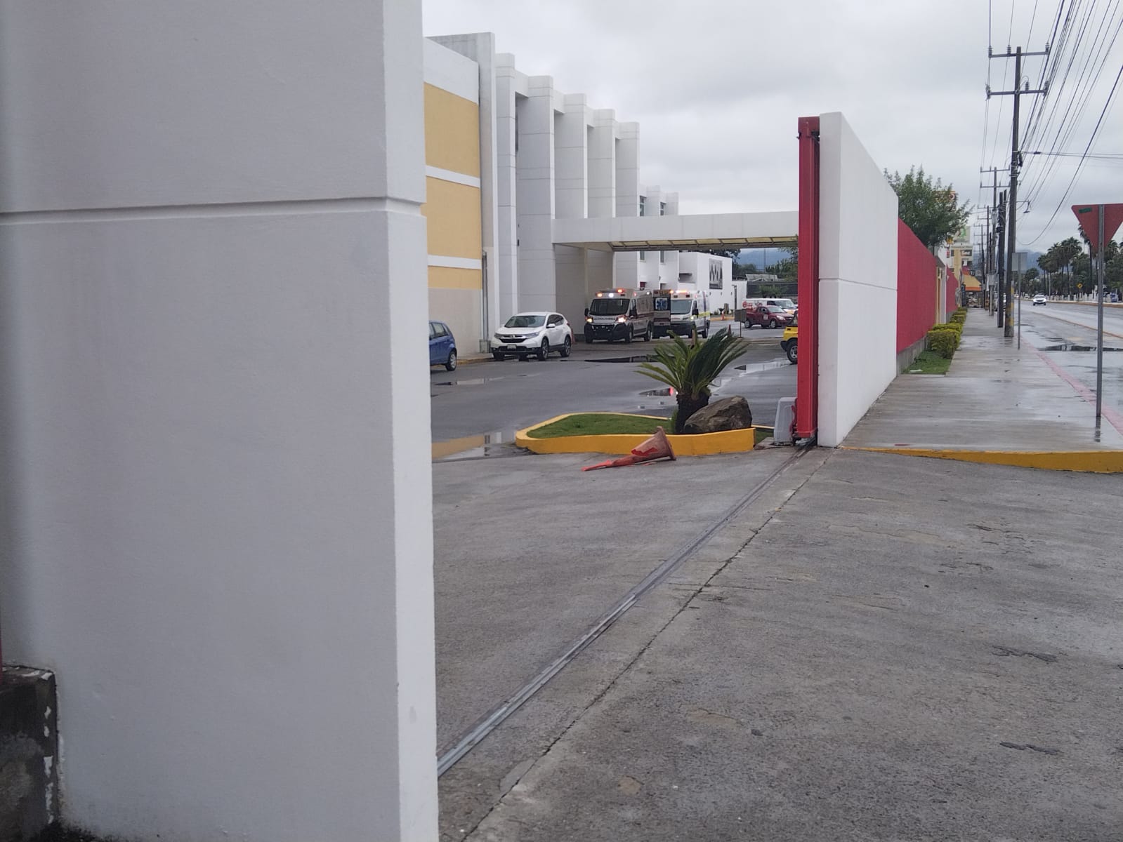 Auxilian a maestra por crisis respiratoria
