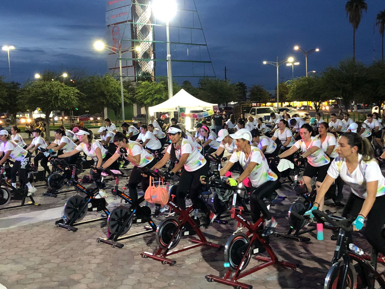 Maratón de Spinning en plaza del Magisterio