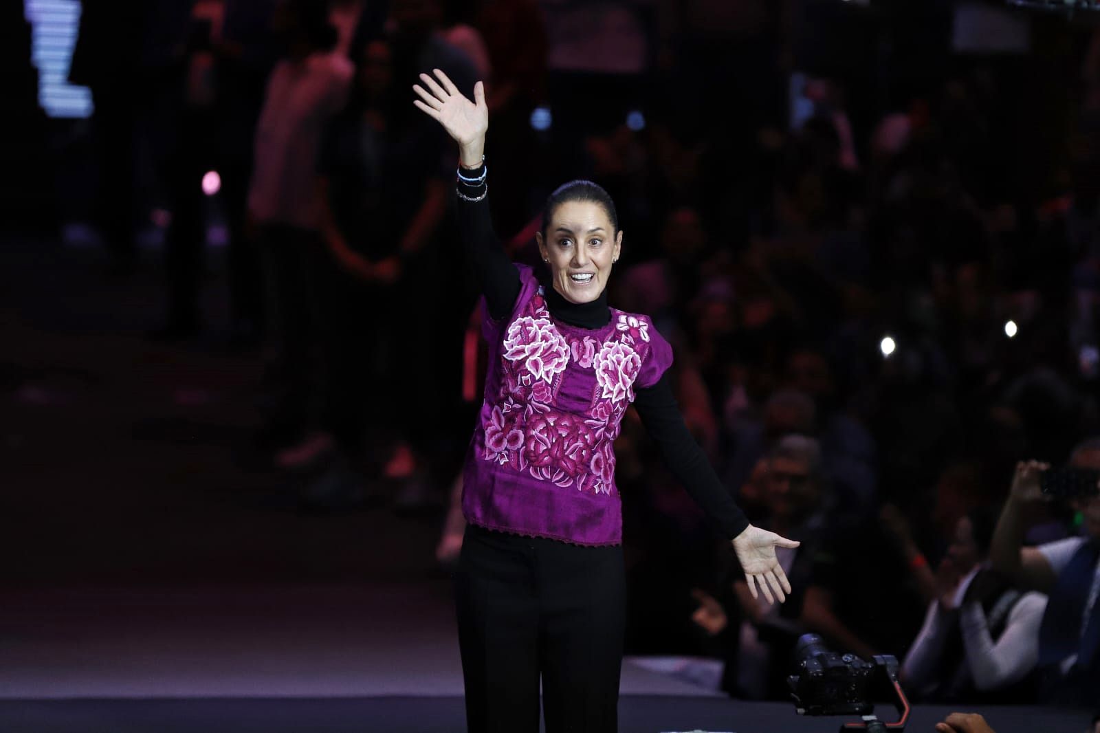 Sheinbaum abarrota Arena México con mitin