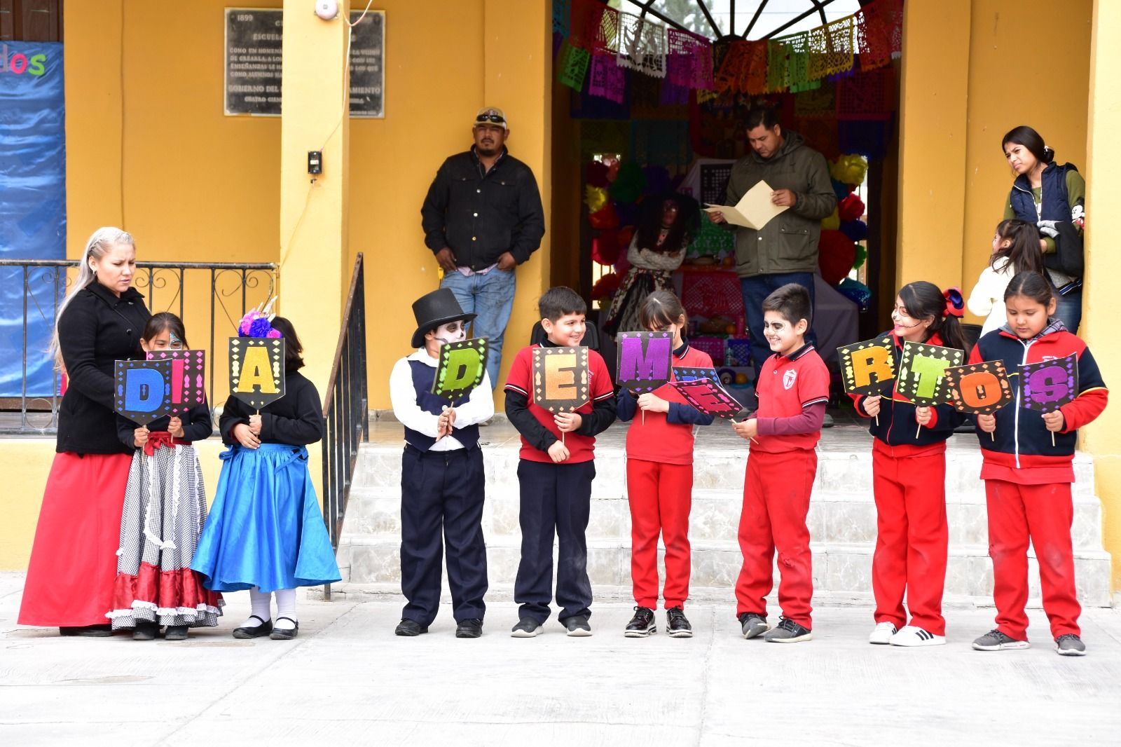 Se fomenta en escuelas de 4-C tradiciones por muertos