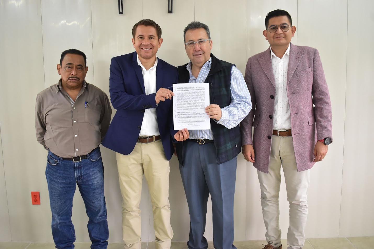 Entregan reconstrucción de primaria Benito Juárez