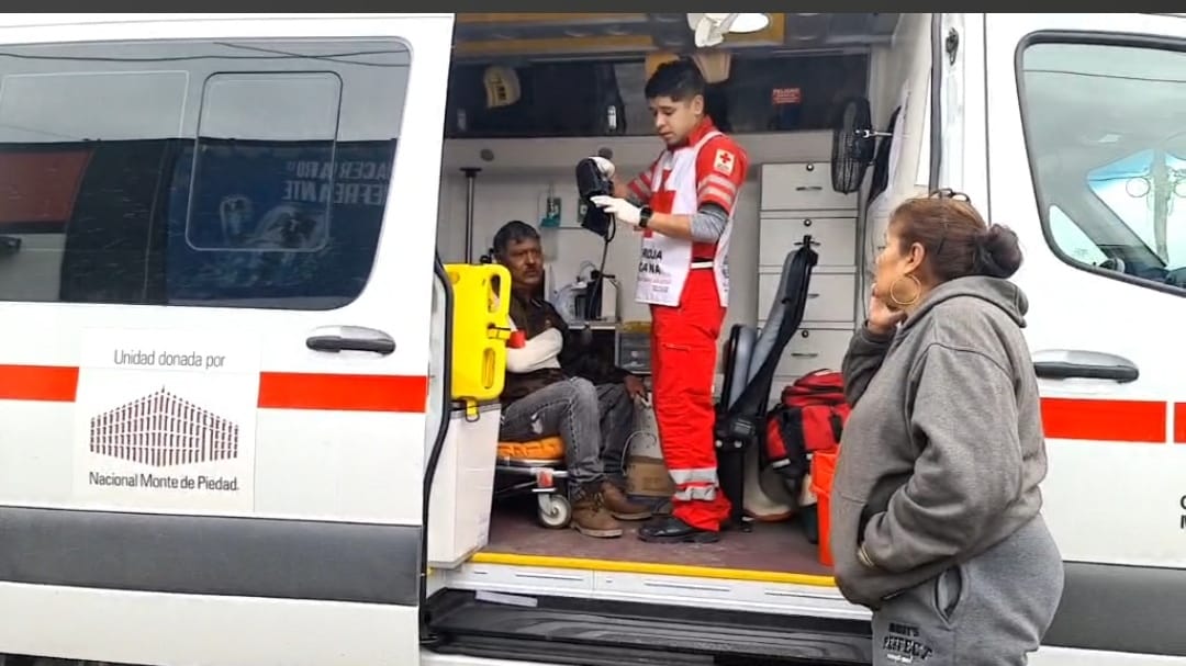 Se lesiona motociclista con cable atravesado