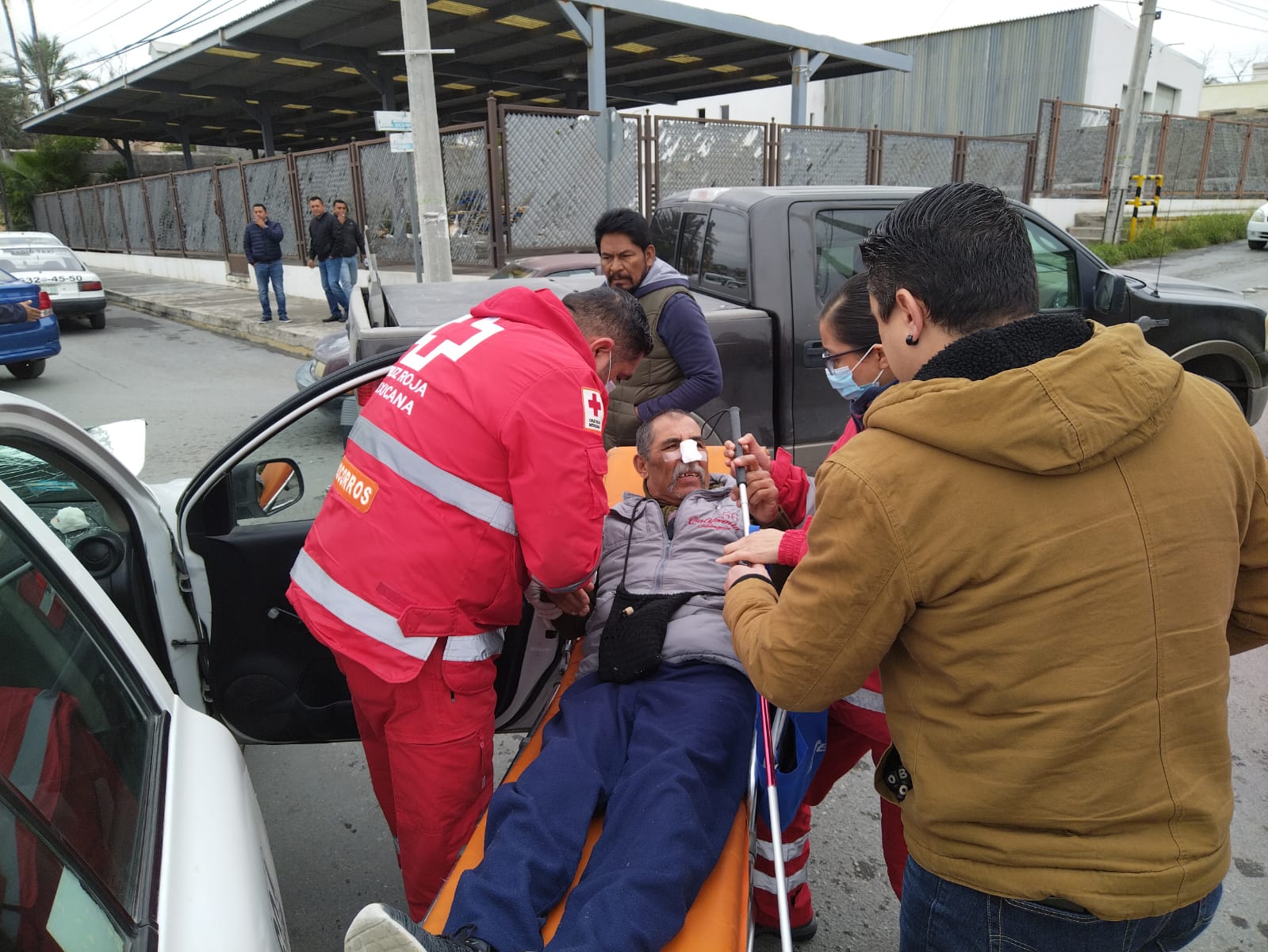 Lesionado pasajero en choque de taxi
