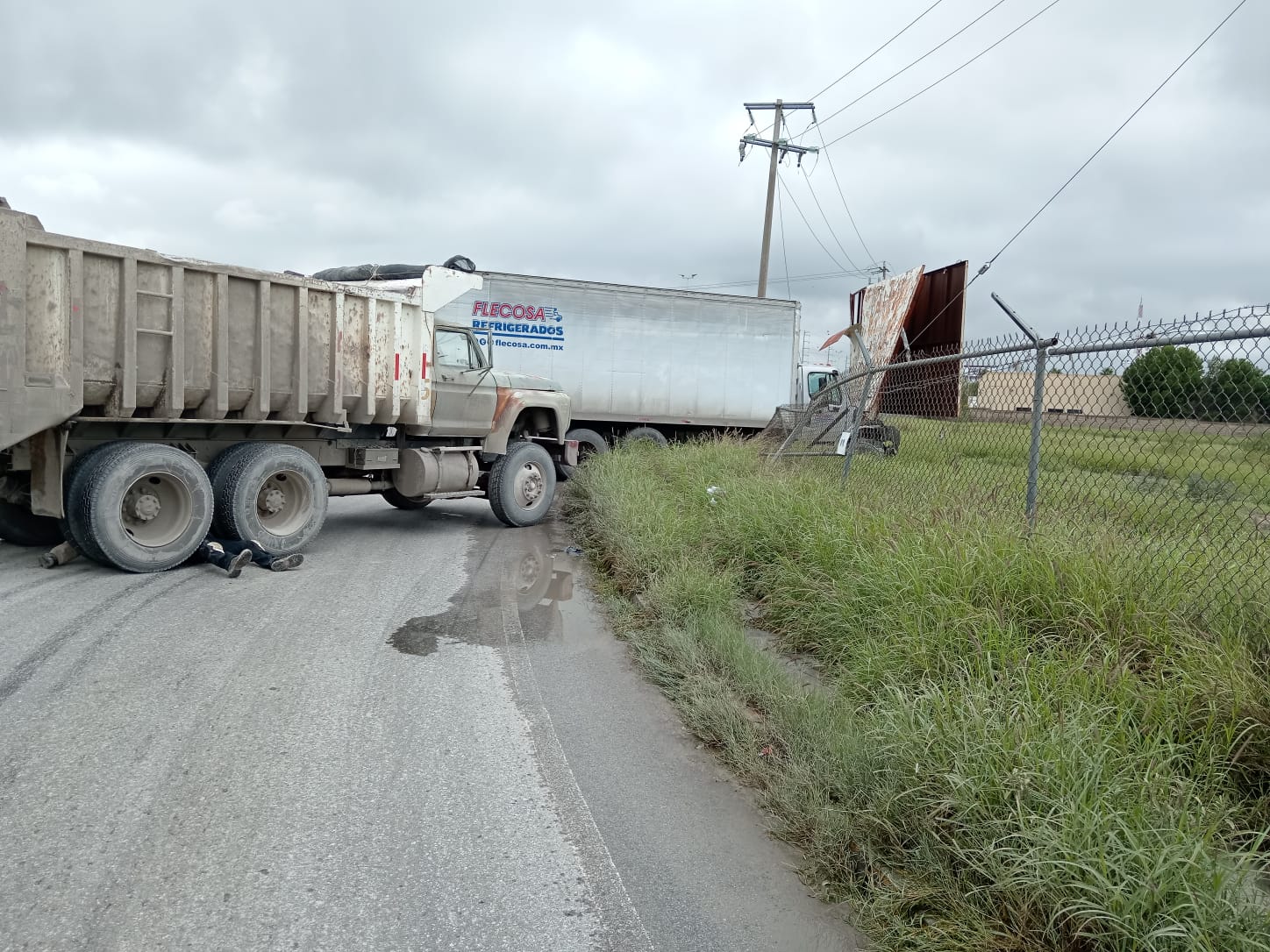 Ocasiona trailero fuerte accidente