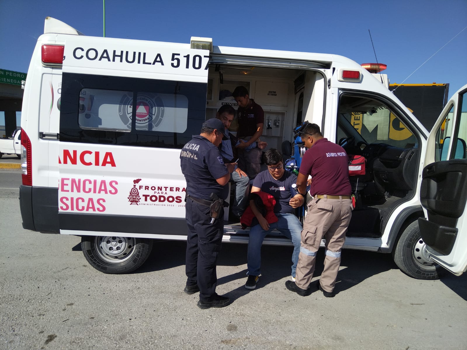 Se salvan de milagro en potente accidente