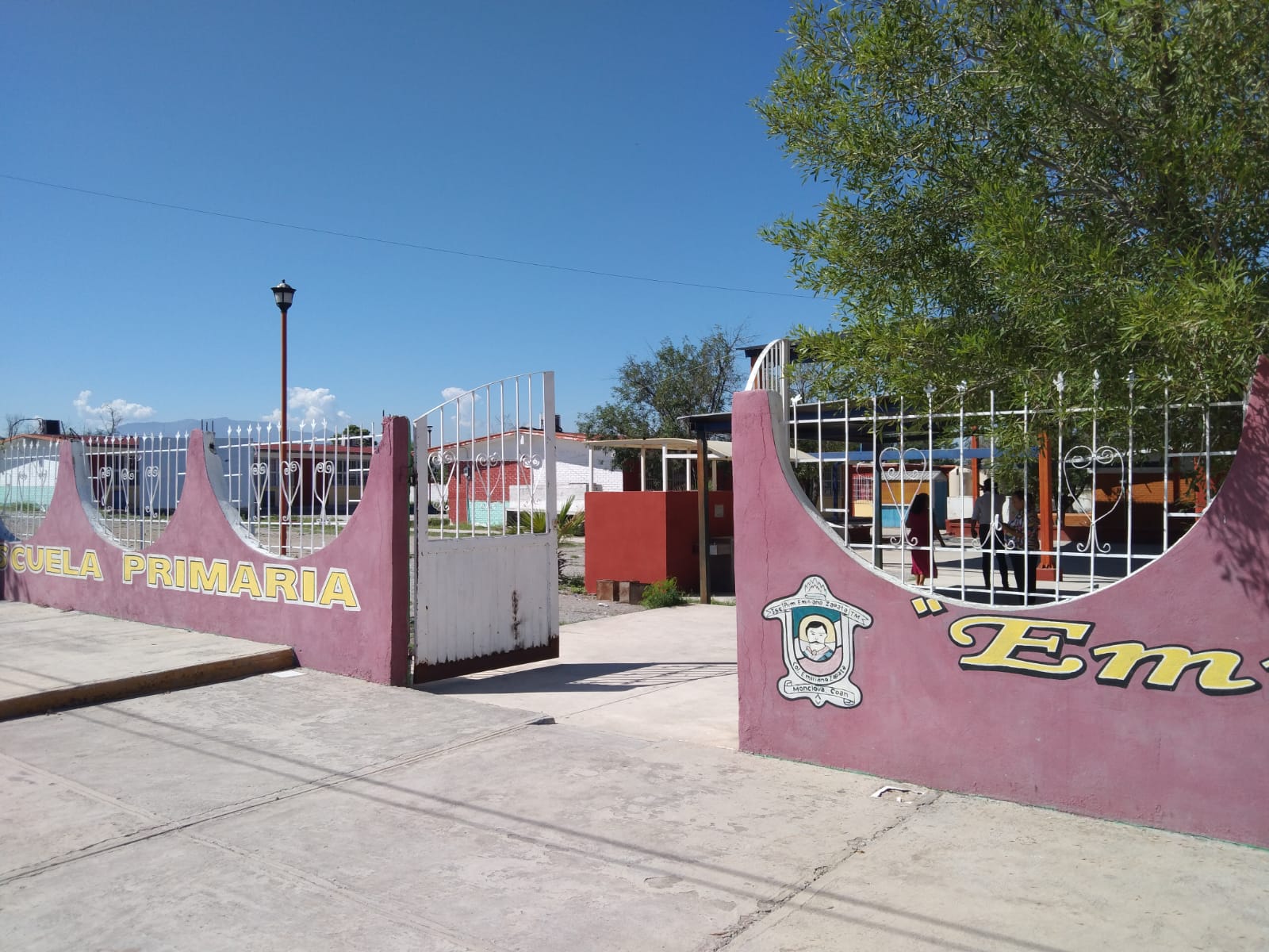 Dejan ladrones sin luz a primaria del Oriente
