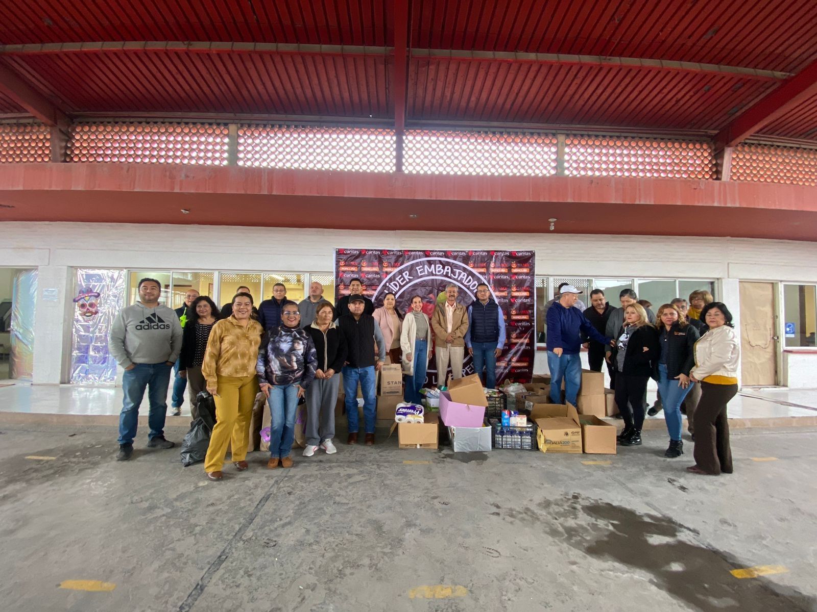 Entrega SE víveres a asociación Cáritas