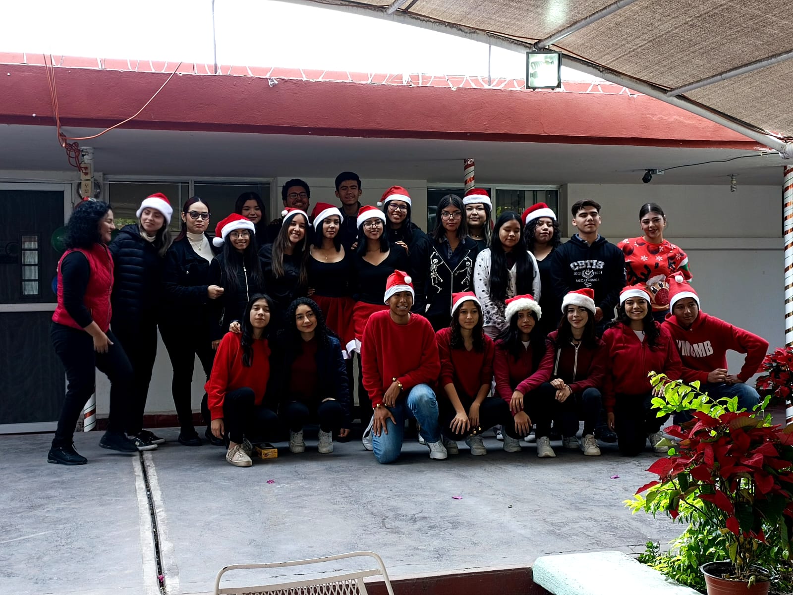 Visitan los alumnos del Cbtis Asilo de Ancianos