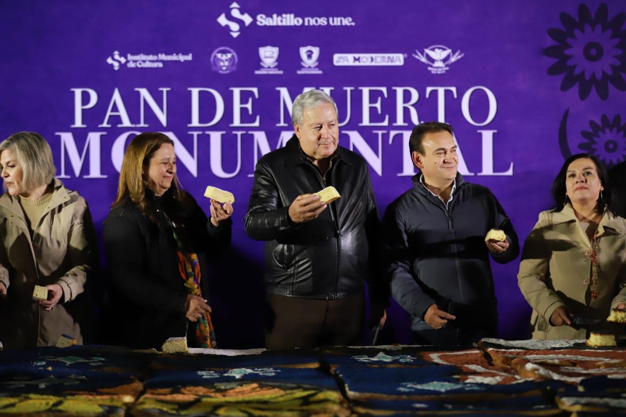 Saborean Pan de Muerto Gigante
