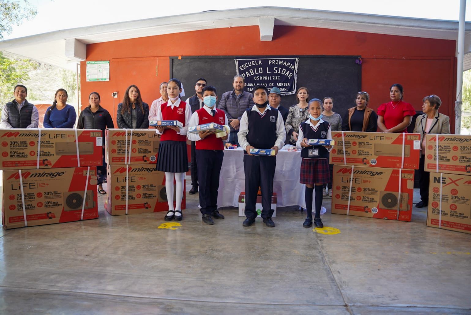 Equipa Municipio a escuela primaria