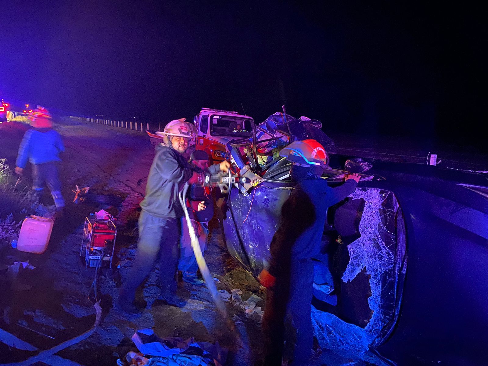 Tráiler embiste a familia; muere joven regiomontana